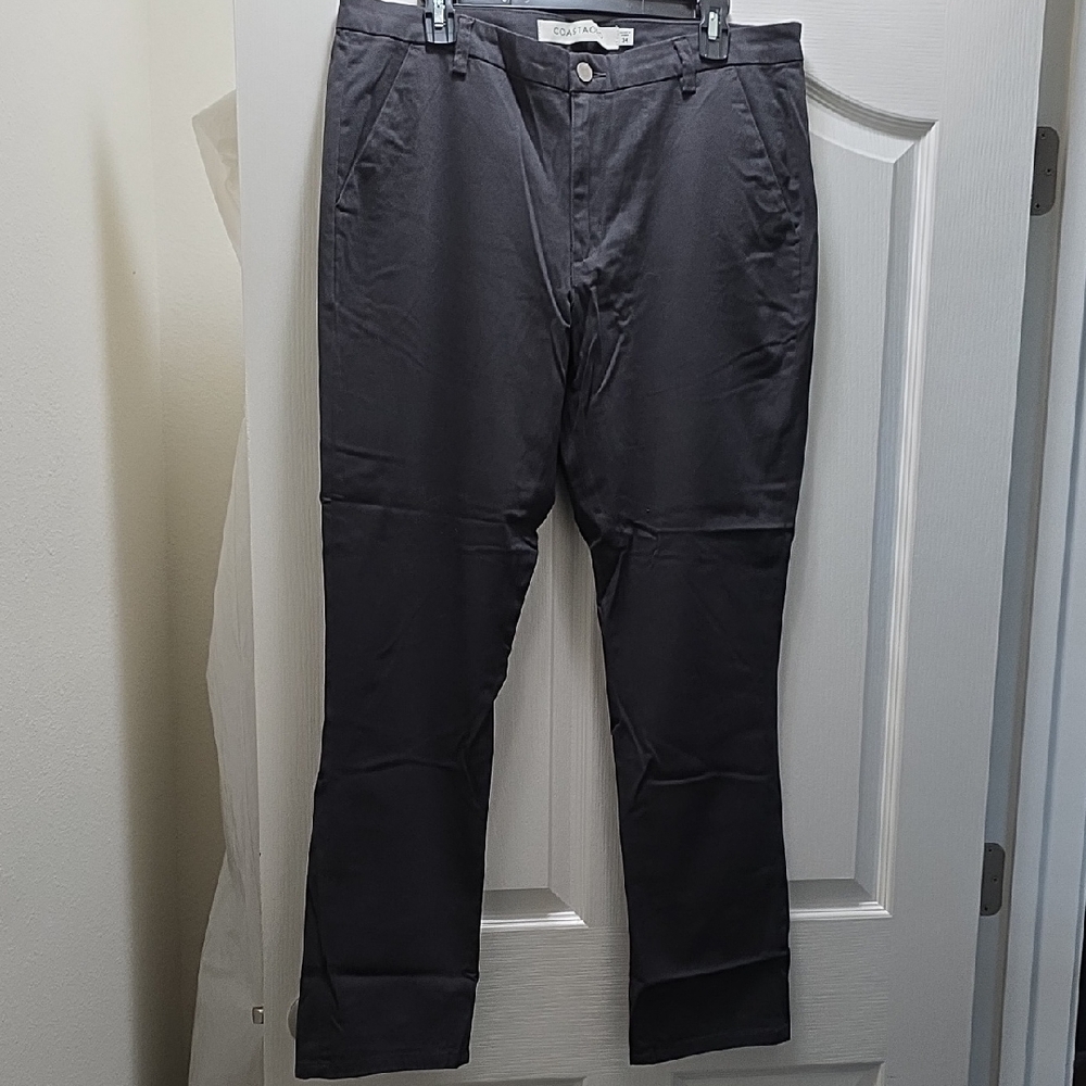 Sleek Black Chinos with Contemporary Style